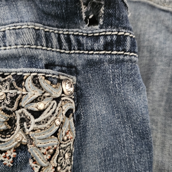 Miss Me Jeans with Seam Rip Under Belt Loop - Picture 2 of 10